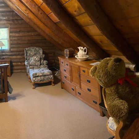 Acorn Resort A Unique Retreat Cabin, 13 Acres Land บลูมมิงตัน ภายนอก รูปภาพ
