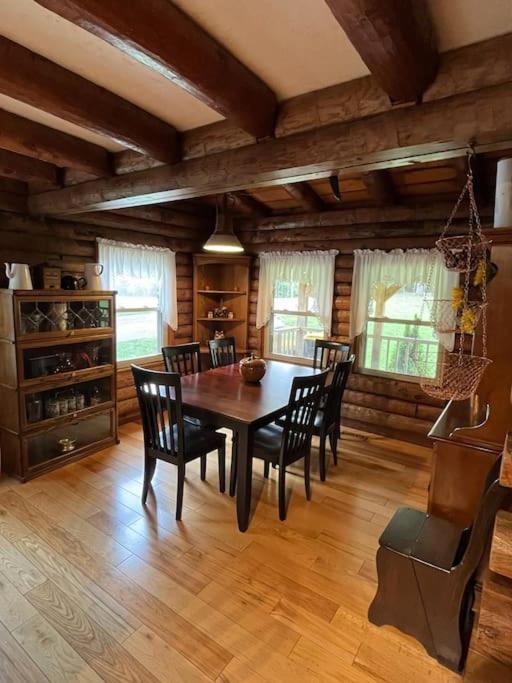 Acorn Resort A Unique Retreat Cabin, 13 Acres Land บลูมมิงตัน ภายนอก รูปภาพ