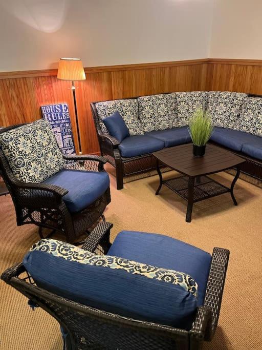 Acorn Resort A Unique Retreat Cabin, 13 Acres Land บลูมมิงตัน ภายนอก รูปภาพ