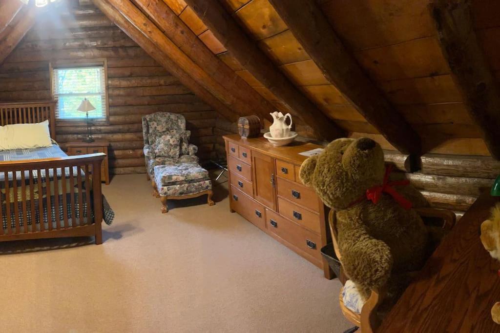 Acorn Resort A Unique Retreat Cabin, 13 Acres Land บลูมมิงตัน ภายนอก รูปภาพ