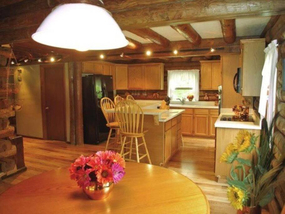 Acorn Resort A Unique Retreat Cabin, 13 Acres Land บลูมมิงตัน ภายนอก รูปภาพ